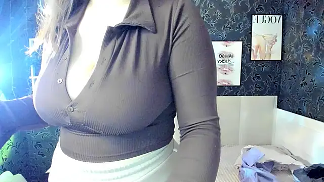 SofiaLovelyC online show from May 12, 2026, 5:59 am