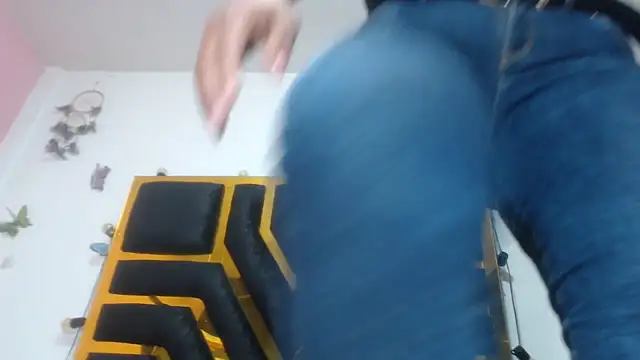 Helennahot online show from October 9, 2025, 2:17 pm