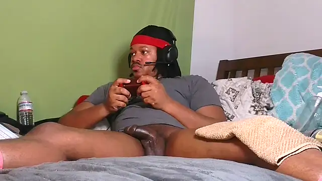 Carolinayoungin online show from November 12, 2025, 8:34 pm