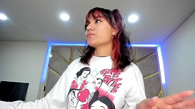 Snapshot of nahia_low chatting on March 3, 2025, 7:57 am nahia low online show from March 3, 2025, 7:57 am