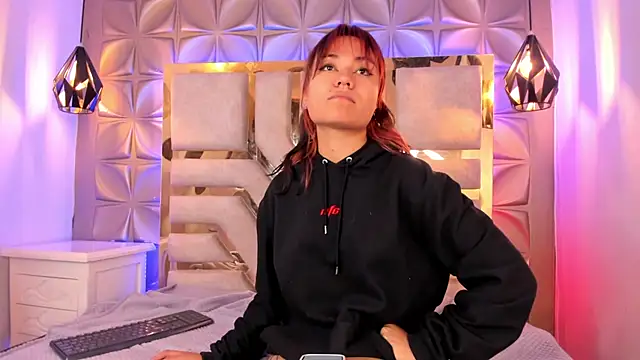 Snapshot of nahia_low chatting on January 18, 2025, 7:49 am nahia low online show from January 18, 2025, 7:49 am