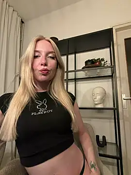 Snapshot of VeraSerephina chatting on July 17, 2026, 1:25 am VeraSerephina online show from July 17, 2026, 1:25 am