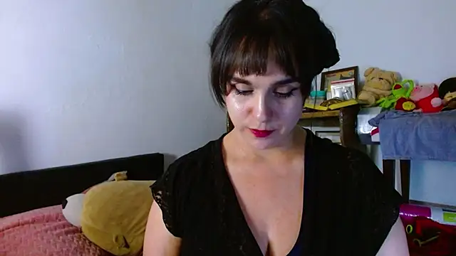 Snapshot of collette_beaufoy_ chatting on June 12, 2026, 6:22 am collette beaufoy online show from June 12, 2026, 6:22 am
