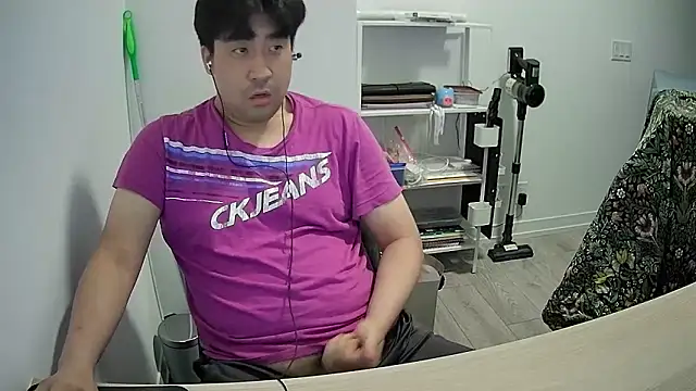 Koreanboy171 online show from June 21, 2026, 3:34 am