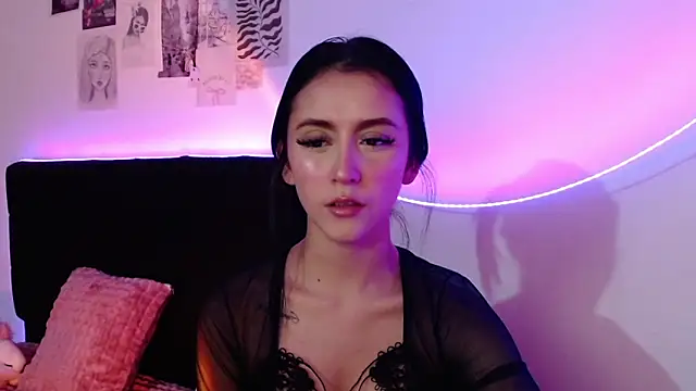 Coralinnee  online show from February 13, 2025, 5:37 am