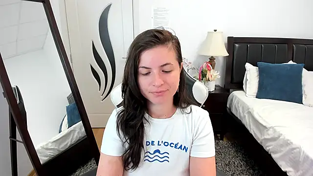 Snapshot of AmyPure_ chatting on June 19, 2026, 4:18 am AmyPure online show from June 19, 2026, 4:18 am