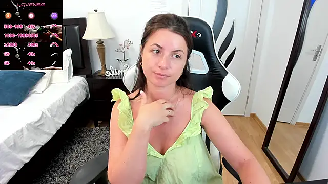Snapshot of AmyPure_ chatting on July 2, 2026, 8:09 am AmyPure online show from July 2, 2026, 8:09 am