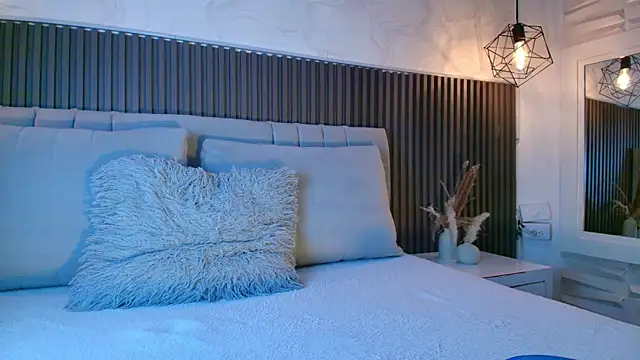 SHANONCLARK online show from April 16, 2026, 7:03 pm