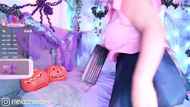 Snapshot of Sweet_freya1 chatting on October 31, 2025, 5:15 am Sweet freya1 online show from October 31, 2025, 5:15 am