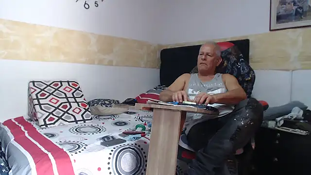 VALENTINO1983  online show from September 17, 2025, 4:31 pm