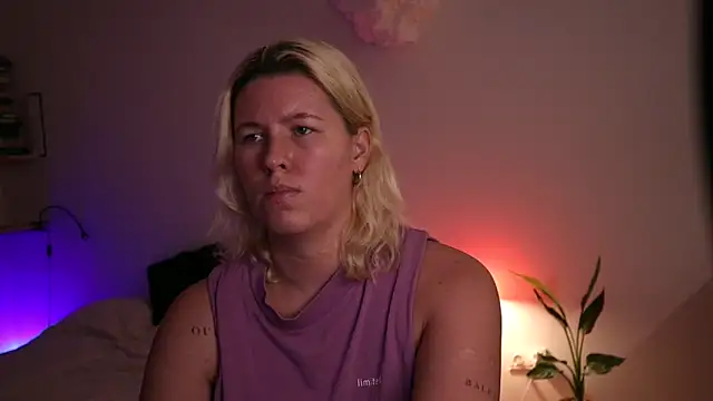 moonamii online show from February 13, 2025, 4:50 pm