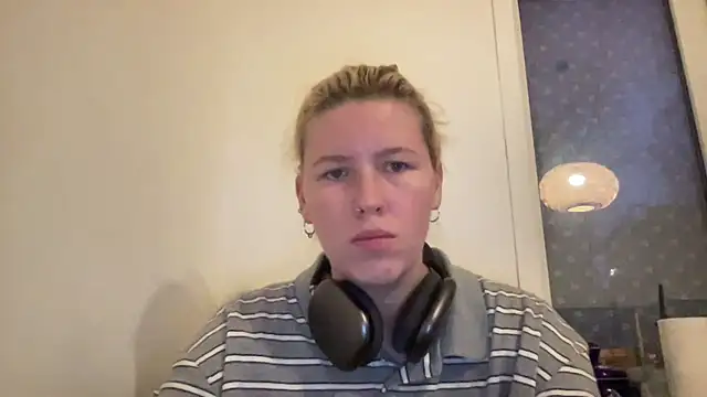 moonamii online show from December 21, 2024, 1:42 pm