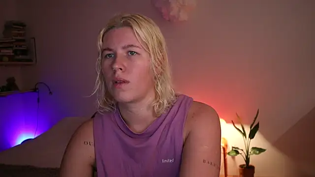 moonamii online show from January 9, 2025, 6:26 pm