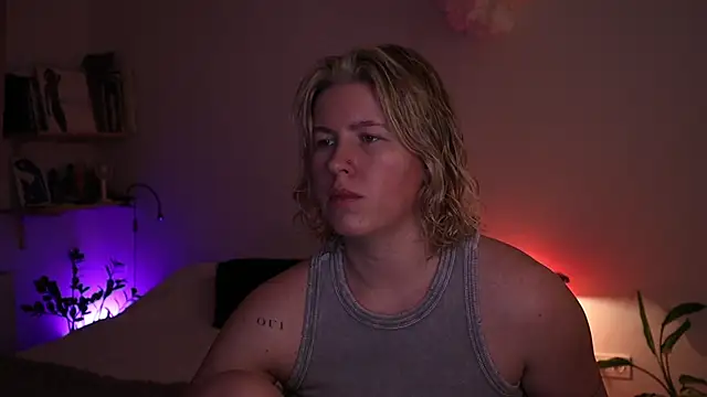 moonamii online show from December 16, 2025, 6:23 pm