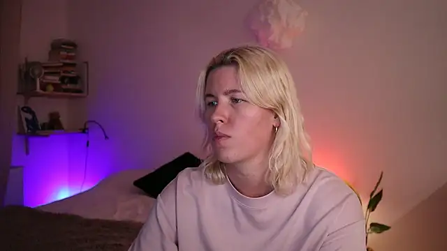 moonamii online show from January 24, 2025, 10:30 pm