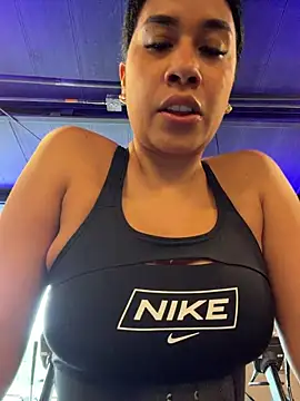 ninapetitew online show from March 24, 2026, 5:57 pm