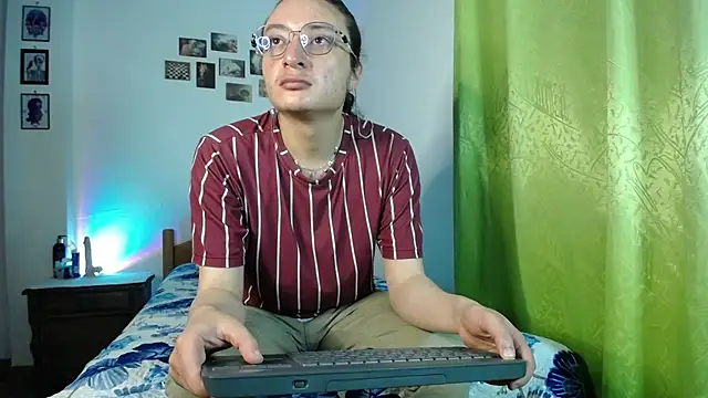 monkeywillwhite online show from November 9, 2025, 12:03 am