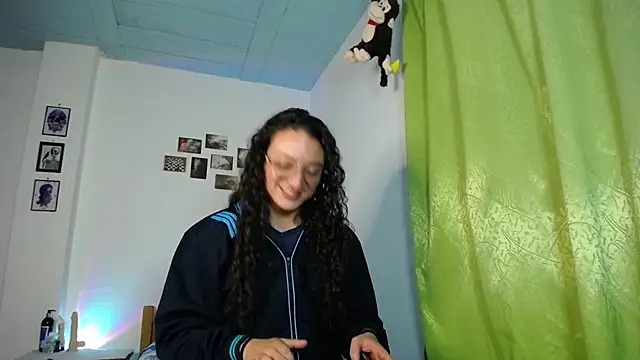 monkeywillwhite online show from November 3, 2025, 12:05 am