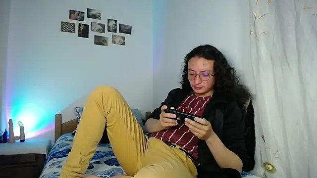 monkeywillwhite online show from March 11, 2026, 2:27 am