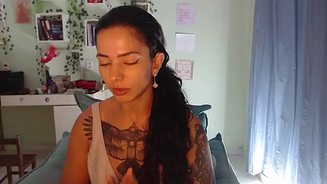 Snapshot of BeellyDance chatting on May 6, 2026, 3:38 pm BeellyDance online show from May 6, 2026, 3:38 pm