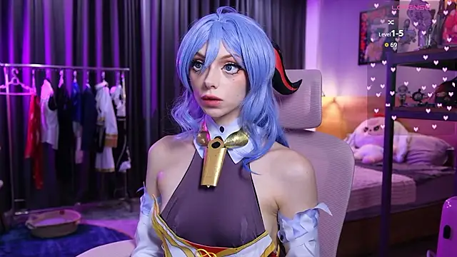 HolliWould  online show from February 21, 2026, 10:50 am