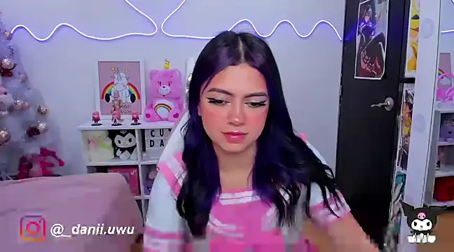 Snapshot of CuteDani_ chatting on December 9, 2024, 7:17 am CuteDani online show from December 9, 2024, 7:17 am