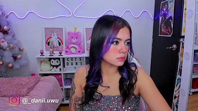 Snapshot of CuteDani_ chatting on December 24, 2024, 9:50 am CuteDani online show from December 24, 2024, 9:50 am