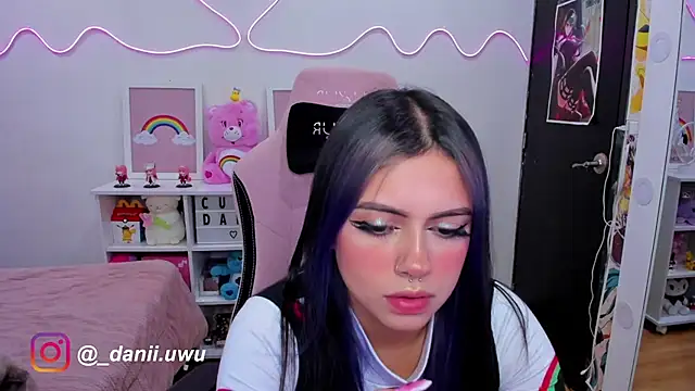 Snapshot of CuteDani_ chatting on February 1, 2025, 12:51 am CuteDani online show from February 1, 2025, 12:51 am