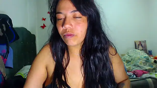 AmaraRoberts420 online show from November 2, 2025, 2:05 am