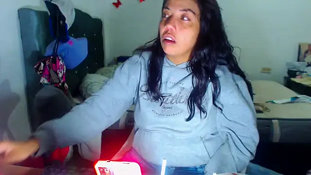 AmaraRoberts420 online show from November 19, 2025, 1:27 am