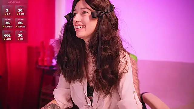Snapshot of VivianLy_ chatting on June 27, 2026, 10:21 am VivianLy online show from June 27, 2026, 10:21 am