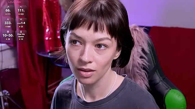 VivianLy  online show from April 10, 2026, 6:31 am