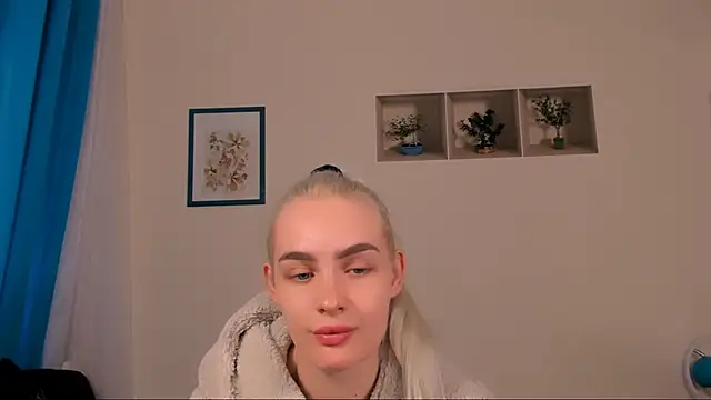 OliviaKisss online show from April 25, 2026, 1:36 pm