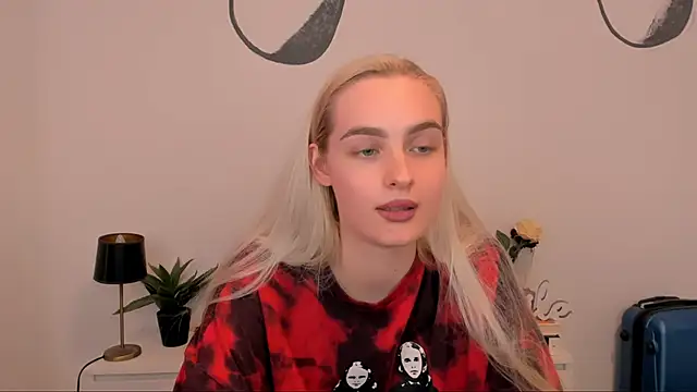 OliviaKisss online show from October 3, 2025, 8:32 pm