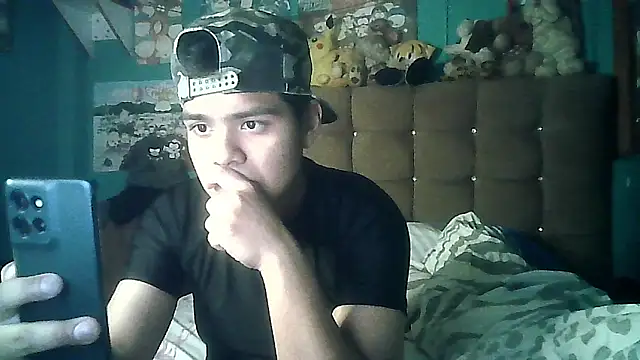 Snapshot of Valesh20 chatting on October 28, 2025, 12:11 am Valesh20 online show from October 28, 2025, 12:11 am