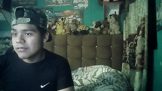 Snapshot of Valesh20 chatting on November 12, 2025, 12:15 am Valesh20 online show from November 12, 2025, 12:15 am