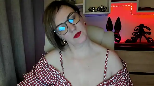 feliziaDesire online show from December 5, 2025, 1:10 pm