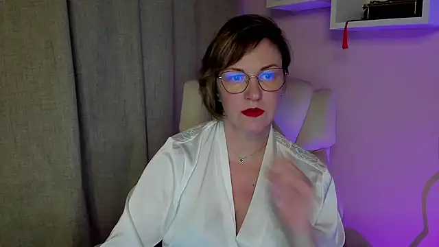 feliziaDesire online show from May 18, 2026, 6:12 pm