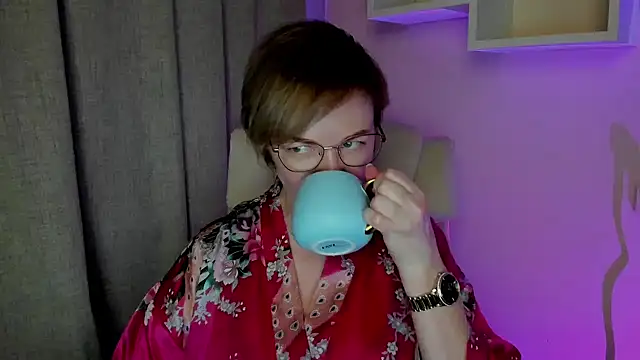 Snapshot of feliziaDesire chatting on July 7, 2026, 6:05 am feliziaDesire online show from July 7, 2026, 6:05 am