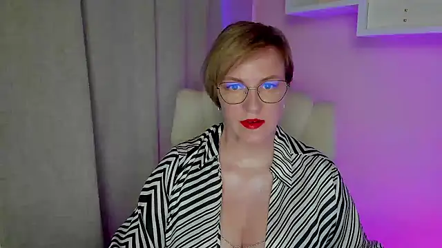 Snapshot of feliziaDesire chatting on August 5, 2026, 12:54 pm feliziaDesire online show from August 5, 2026, 12:54 pm