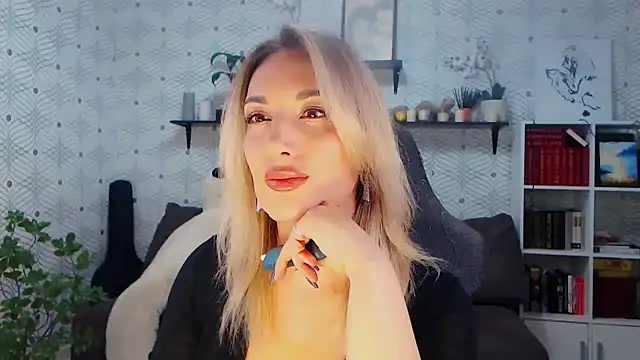 Snapshot of MillaXQueen chatting on May 14, 2026, 11:18 am MillaXQueen online show from May 14, 2026, 11:18 am