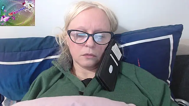 Snapshot of martachatte chatting on October 18, 2025, 7:10 am martachatte online show from October 18, 2025, 7:10 am