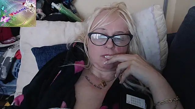 Snapshot of martachatte chatting on October 15, 2025, 7:38 am martachatte online show from October 15, 2025, 7:38 am