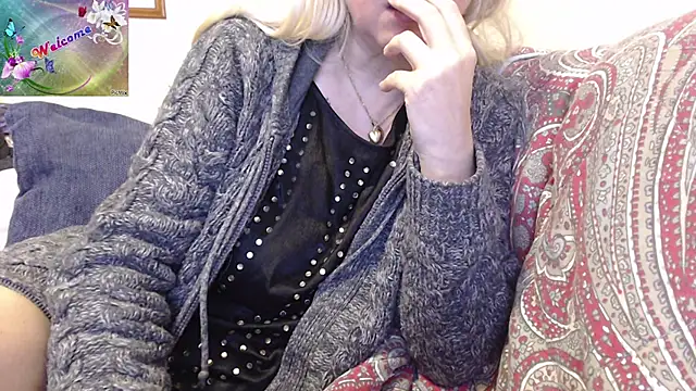 Snapshot of martachatte chatting on October 16, 2025, 7:49 am martachatte online show from October 16, 2025, 7:49 am