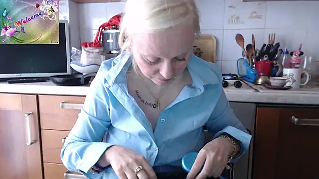 Snapshot of martachatte chatting on October 6, 2025, 7:42 am martachatte online show from October 6, 2025, 7:42 am