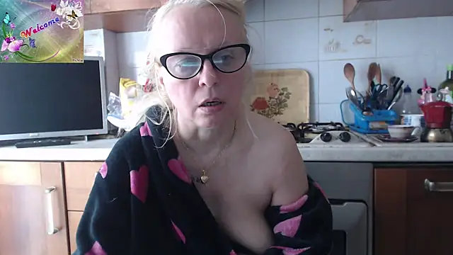 Snapshot of martachatte chatting on October 12, 2025, 8:05 am martachatte online show from October 12, 2025, 8:05 am