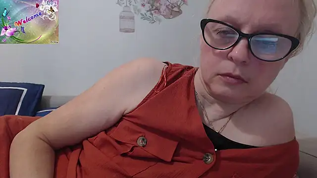 Snapshot of martachatte chatting on October 17, 2025, 9:12 am martachatte online show from October 17, 2025, 9:12 am
