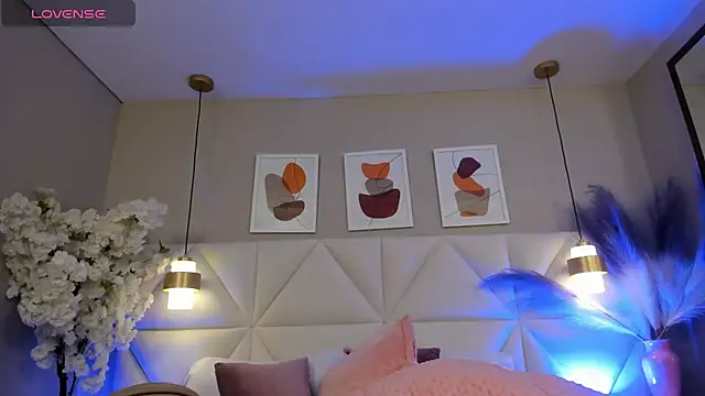 Rebeca jones online show from November 30, 2025, 12:06 pm