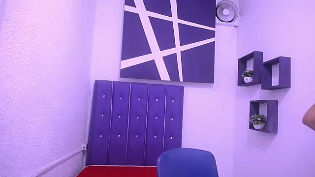 BeautyEyesxo online show from February 13, 2025, 8:03 pm