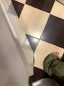 Snapshot of strange6696 chatting on November 6, 2025, 11:47 am strange6696 online show from November 6, 2025, 11:47 am